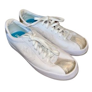 White & Gold Star Design Converse Sneaker Women’s Shoe Size 7 Sparkle Detail!